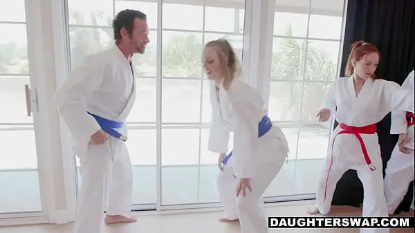 Tranniesgold Desk Dick Play Bareback.p2